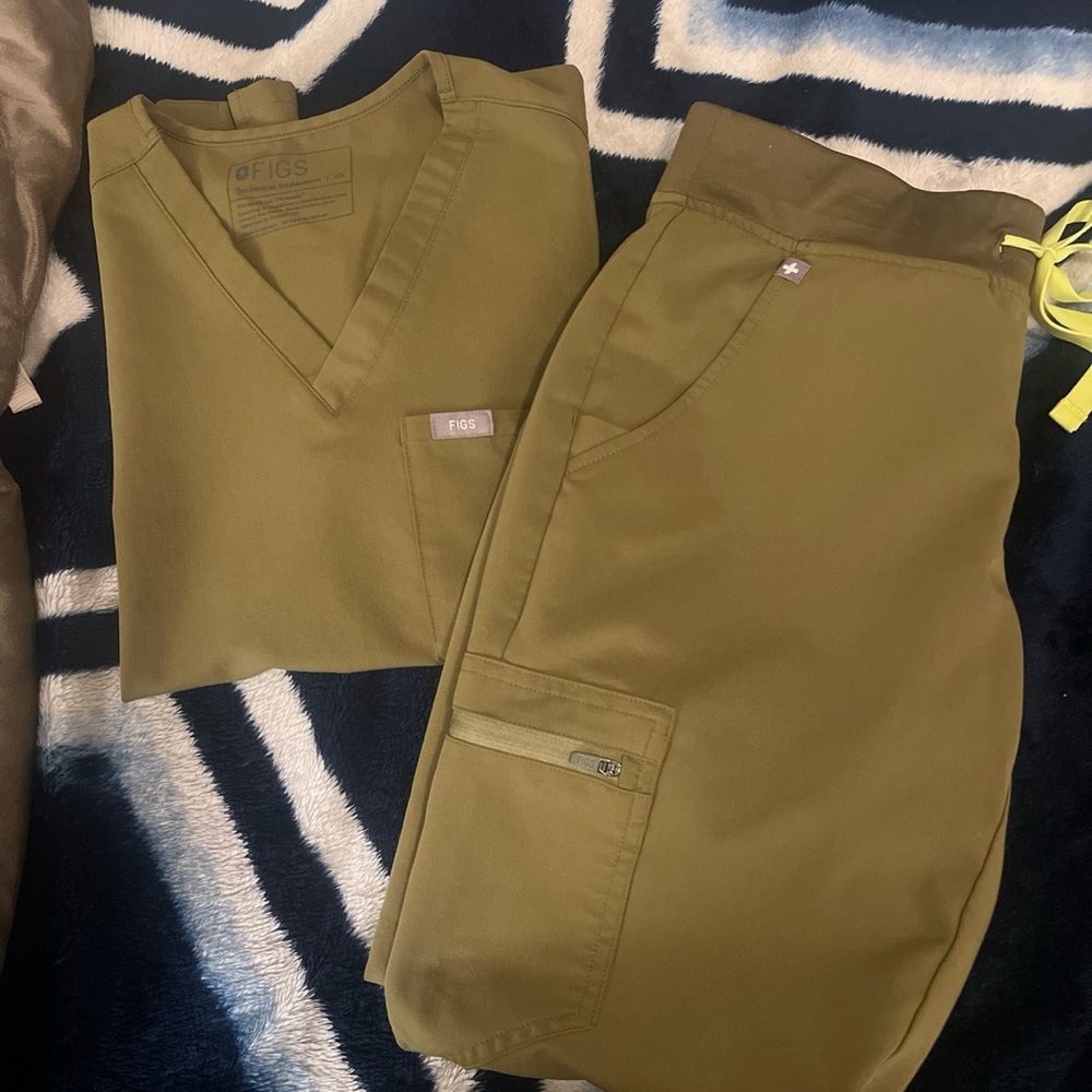 Figs scrub set